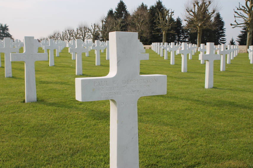 Headstone of Paul W. Derrickson, 2nd Lieutenant, 28th Infantry Regiment, 1st Division, A.E.F., recipient of the Distinguished Service Cross, killed in action, May 28, 1918 in the Battle of Cantigny, France. His citation reads, 'The Distinguished Service Cross is presented to Paul W. Derrickson, Second Lieutenant, U.S. Army, for extraordinary heroism in action in the advance on Cantigny, France, May 28, 1918. Second Lieutenant Derrickson courageously went forward with his platoon and reached the position he had been directed to take. Fearlessly walking up and down his line, he cheered and directed the work of his men until he was killed.' (Source: www.homeofheroes.com/members/02_DSC/citatons/01_wwi_dsc/dsc_05wwi_Army_DE.html, May 24, 2018)
Text: 
Paul W. Derrickson
2 Lieut. 28 Inf. 1 Div.
Virginia May. 28, 1918
D.S.C.
