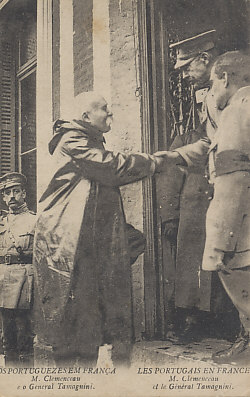 French Prime Minister Georges Clemenceau greeting General Fernando Tamagnini, commander of Portuguese forces on the Western Front.
Text:
Os Portugueses em França; M. Clemenceau e o General Tamagnini.
Les Portugais en France; M. Clemenceau le Général Tamagnini.
The Portuguese in France; Marshal Douglas Haig and General Tamagnini.
Reverse:
Serv. Phot. do C. E P. - Phot. Garcez
Lévy Fils & Cie. Paris