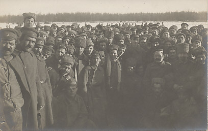 German and Russian soldiers fraternizing during the 1917 Armistice. Handwritten notes on the back include 'Deutsche Russische Verbrüderung' — 'Rus — Waffenstillstand 1917' — 'German Russian brotherhood' and 'Russian Armistice 1917.'